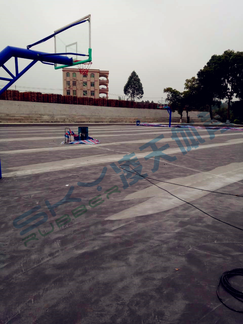 丙烯酸蓝球场案例：江门市鹤山宅梧小学弹性丙